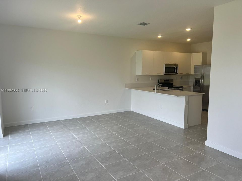Active With Contract: $3,750 (3 beds, 2 baths, 1695 Square Feet)