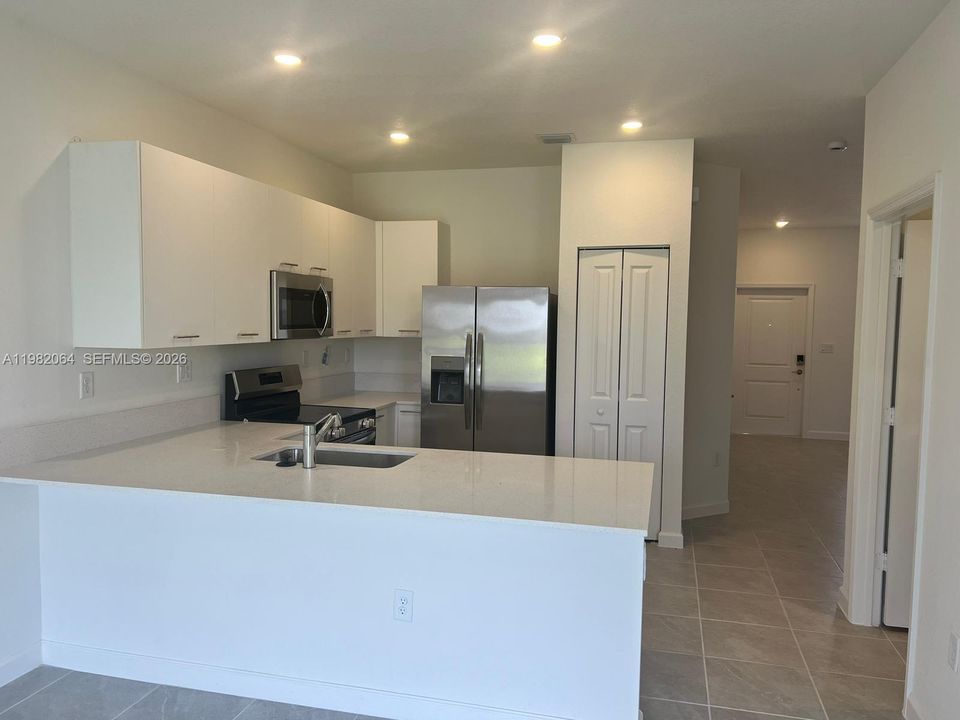 Active With Contract: $3,750 (3 beds, 2 baths, 1695 Square Feet)