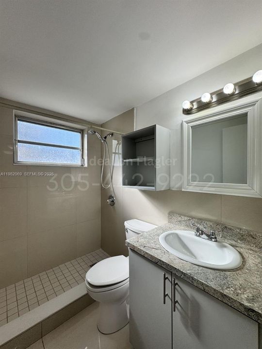 Active With Contract: $1,700 (1 beds, 1 baths, 0 Square Feet)