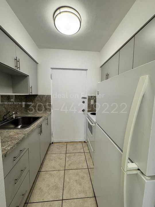 Active With Contract: $1,700 (1 beds, 1 baths, 0 Square Feet)