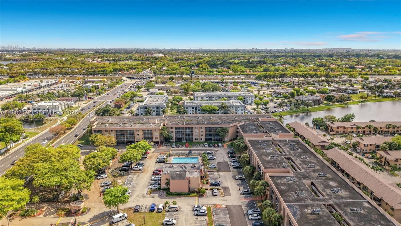 Под контрактом: $260,000 (2 спален, 2 ванн, 1038 Квадратных фут)