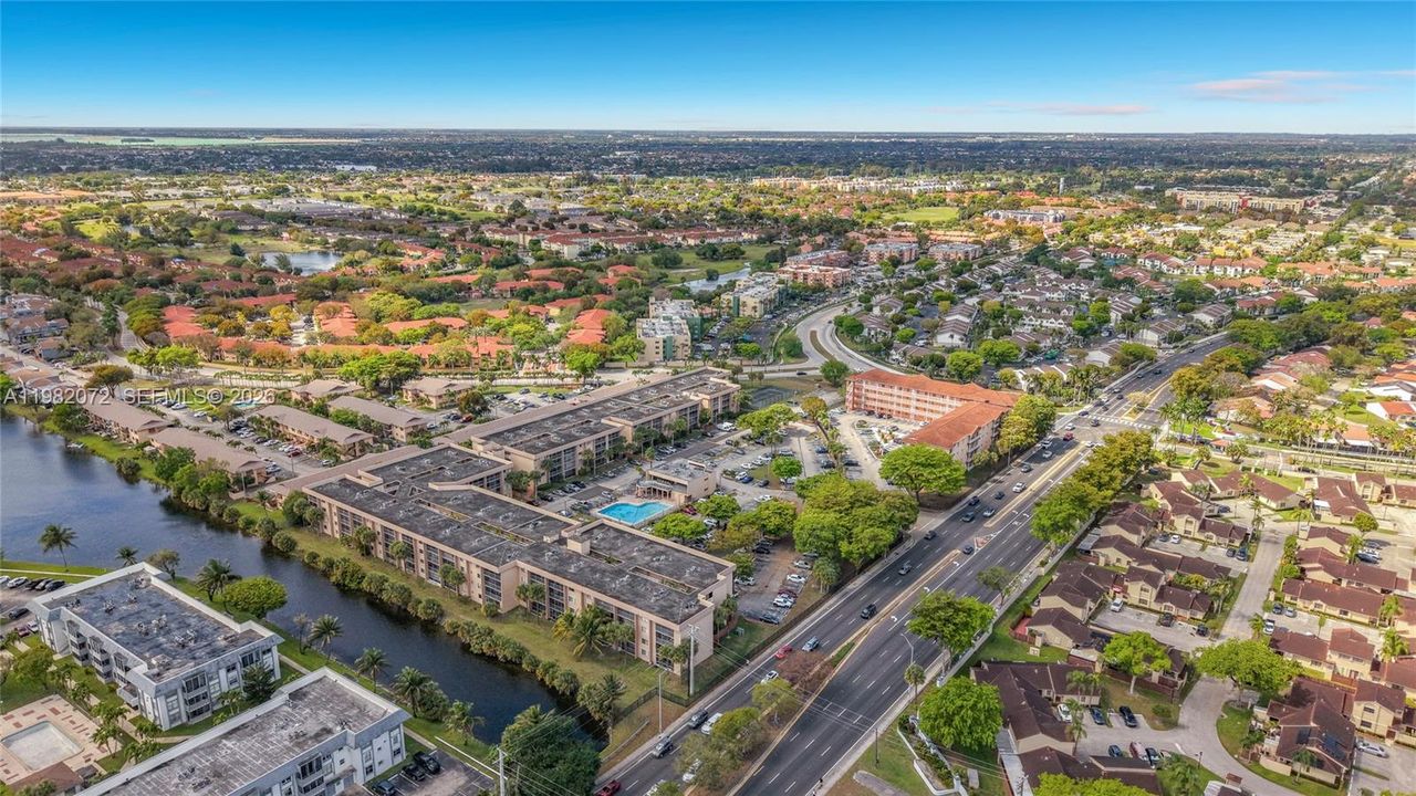 Под контрактом: $260,000 (2 спален, 2 ванн, 1038 Квадратных фут)