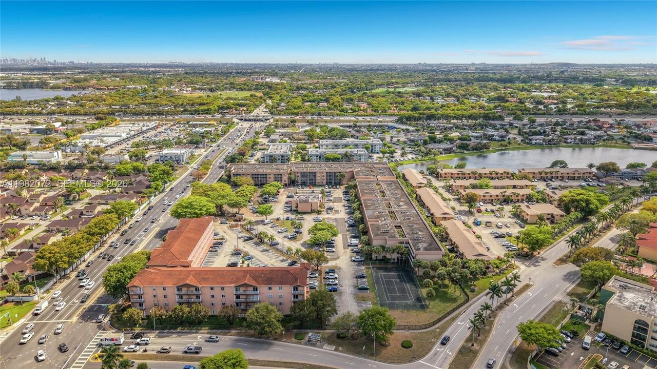 Под контрактом: $260,000 (2 спален, 2 ванн, 1038 Квадратных фут)