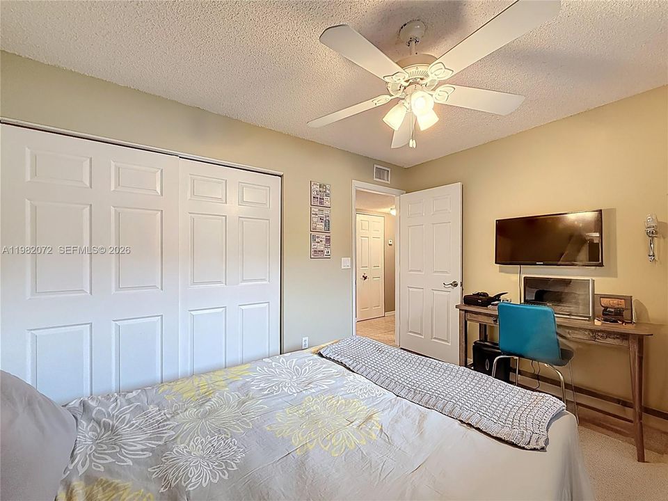 Под контрактом: $260,000 (2 спален, 2 ванн, 1038 Квадратных фут)