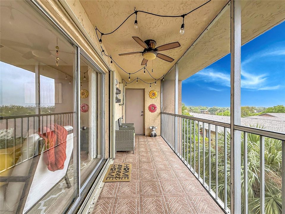 Под контрактом: $260,000 (2 спален, 2 ванн, 1038 Квадратных фут)