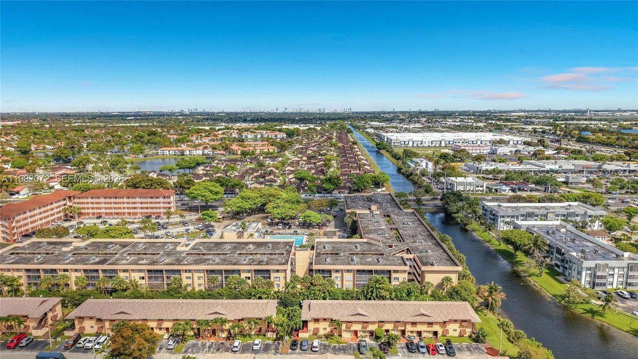 Под контрактом: $260,000 (2 спален, 2 ванн, 1038 Квадратных фут)