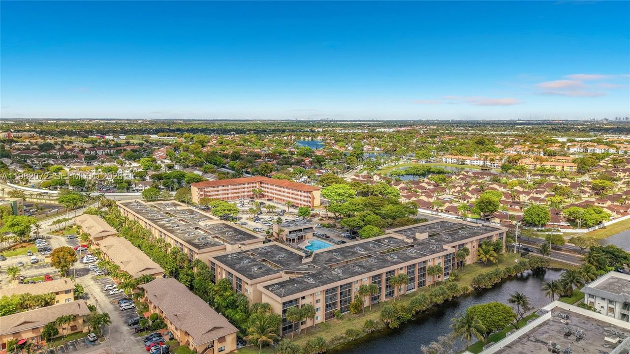 Под контрактом: $260,000 (2 спален, 2 ванн, 1038 Квадратных фут)