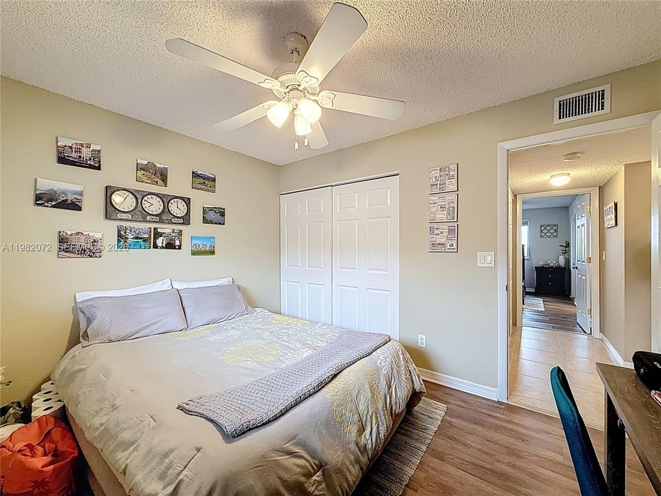 Под контрактом: $260,000 (2 спален, 2 ванн, 1038 Квадратных фут)