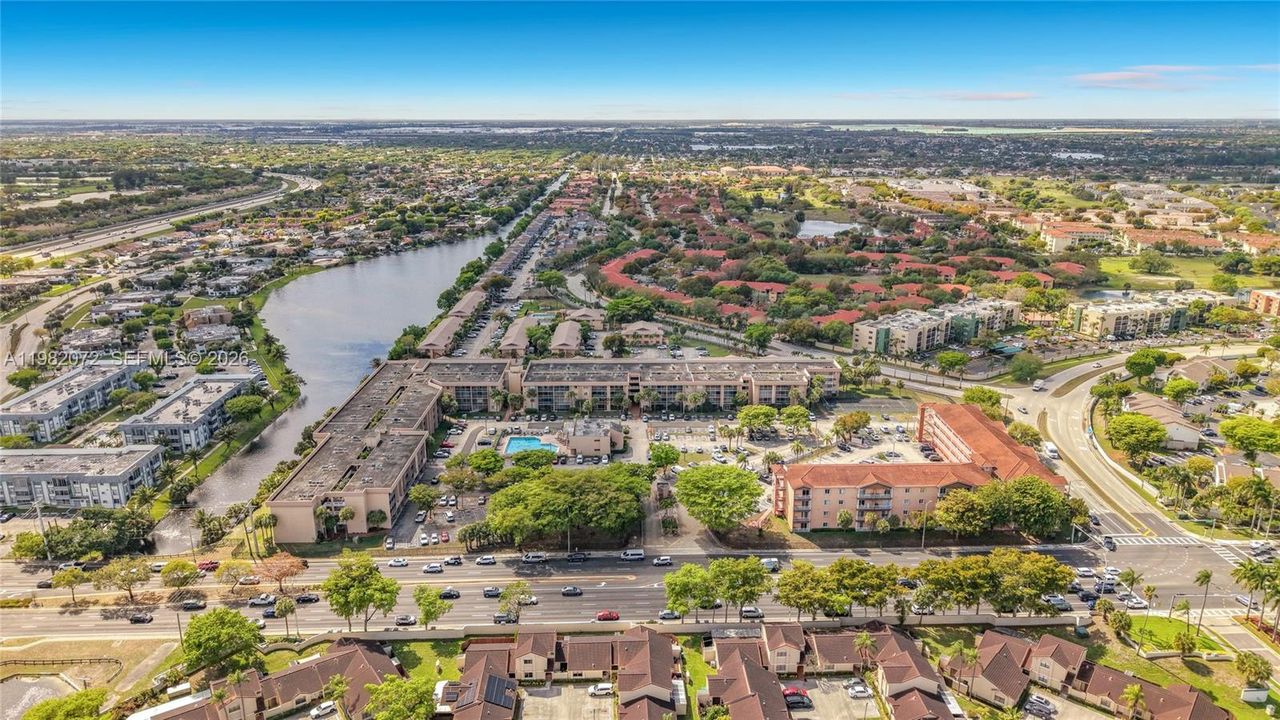 Под контрактом: $260,000 (2 спален, 2 ванн, 1038 Квадратных фут)