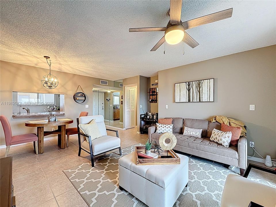 Под контрактом: $260,000 (2 спален, 2 ванн, 1038 Квадратных фут)