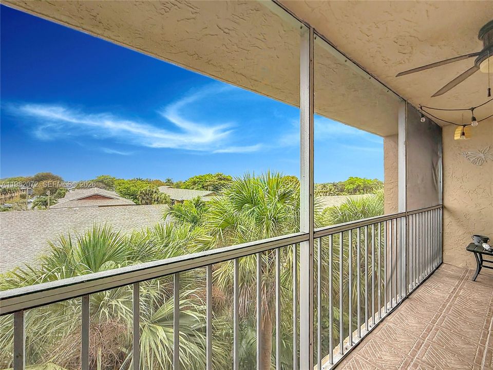 Под контрактом: $260,000 (2 спален, 2 ванн, 1038 Квадратных фут)