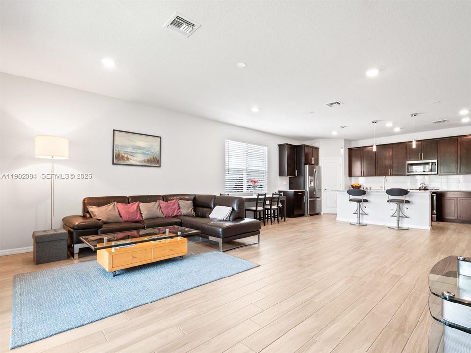 Recently Sold: $735,000 (3 beds, 2 baths, 1742 Square Feet)