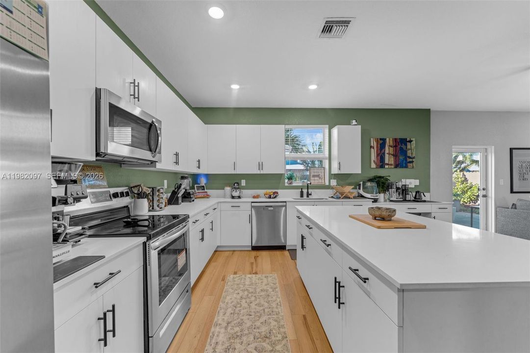 For Sale: $735,000 (4 beds, 2 baths, 2213 Square Feet)