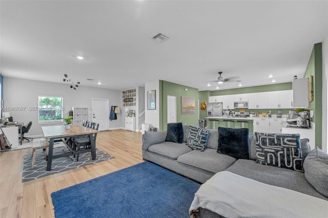 For Sale: $735,000 (4 beds, 2 baths, 2213 Square Feet)