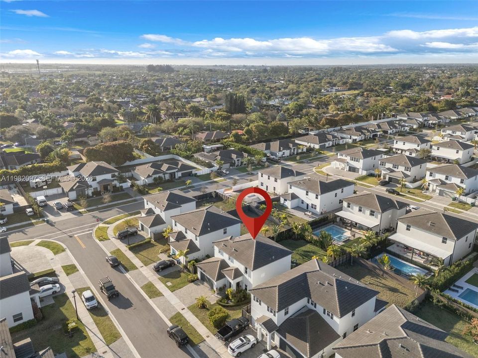 For Sale: $735,000 (4 beds, 2 baths, 2213 Square Feet)