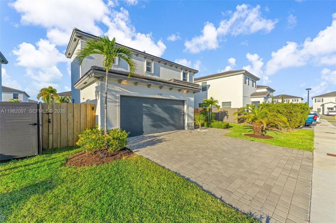 For Sale: $735,000 (4 beds, 2 baths, 2213 Square Feet)