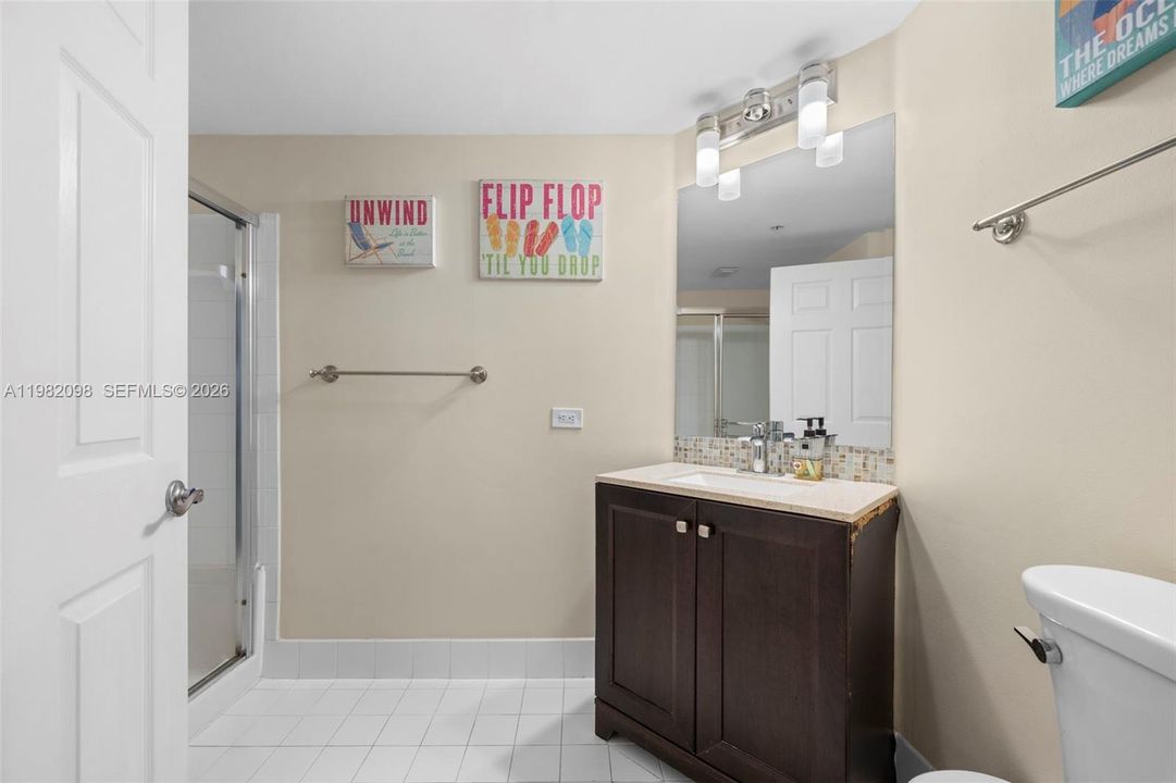 For Sale: $469,000 (2 beds, 2 baths, 934 Square Feet)