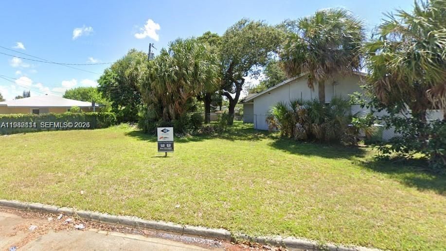待售: $149,999 (0.11 acres)