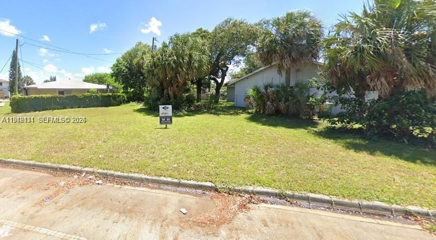 待售: $149,999 (0.11 acres)
