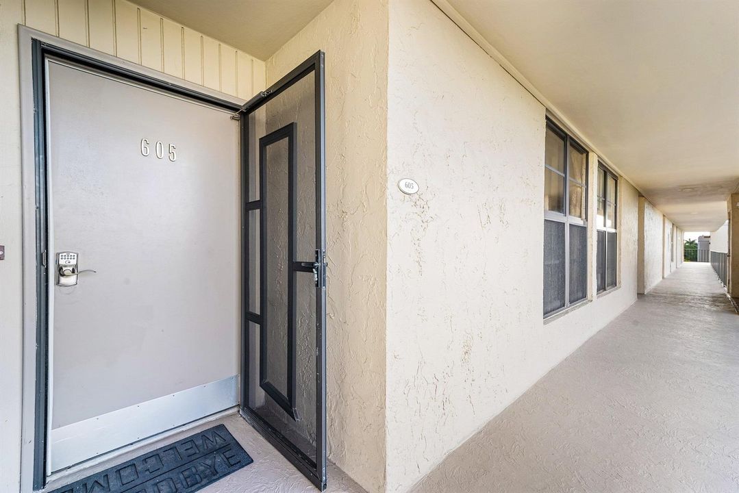 003-6RoyalPalmWay-BocaRaton-FL-33432-SMA