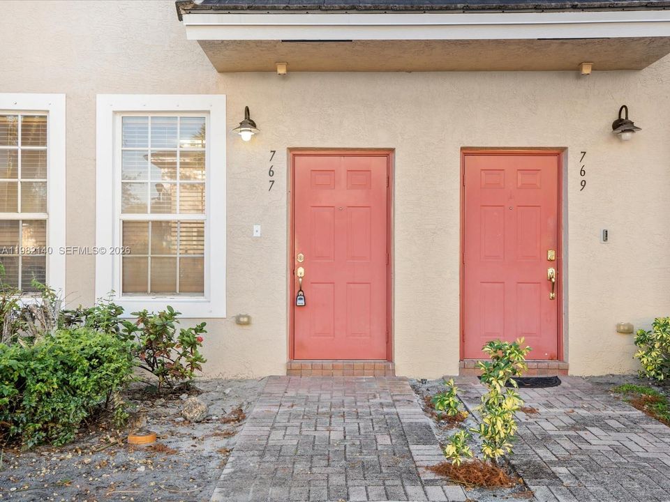 For Sale: $340,000 (2 beds, 2 baths, 1280 Square Feet)