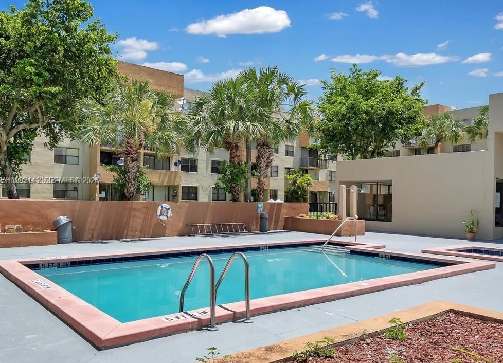 En Renta: $2,050 (2 camas, 2 baños, 827 Pies cuadrados)