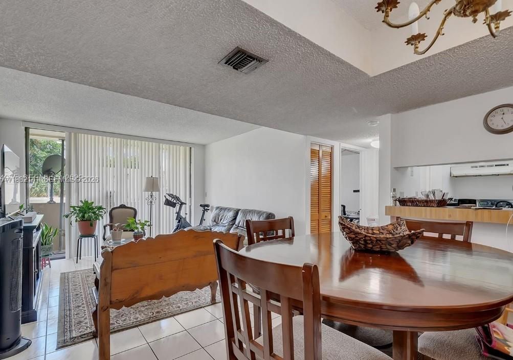 En Renta: $2,050 (2 camas, 2 baños, 827 Pies cuadrados)