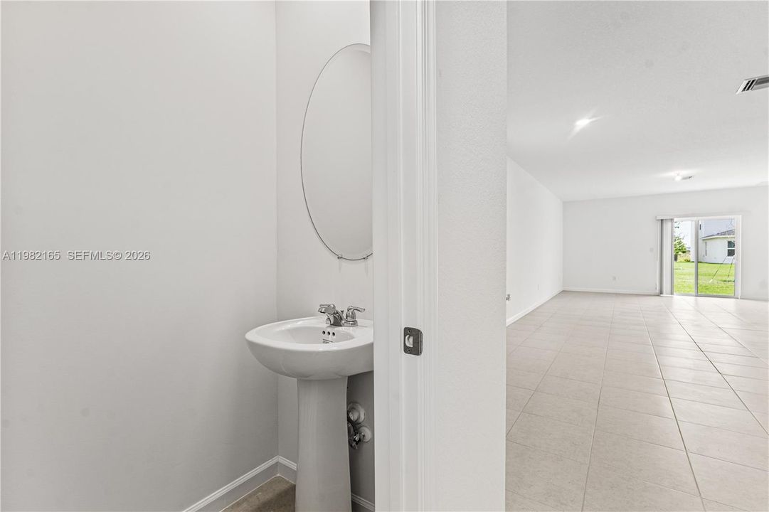 В аренду: $2,990 (5 спален, 2 ванн, 2326 Квадратных фут)