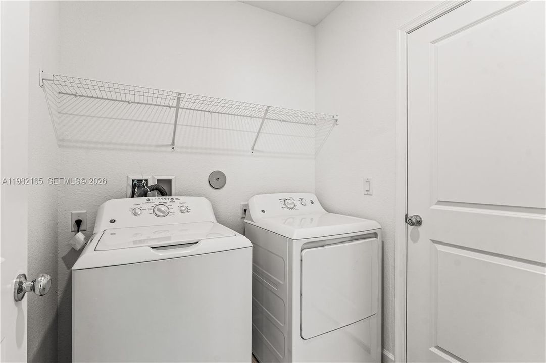 В аренду: $2,990 (5 спален, 2 ванн, 2326 Квадратных фут)