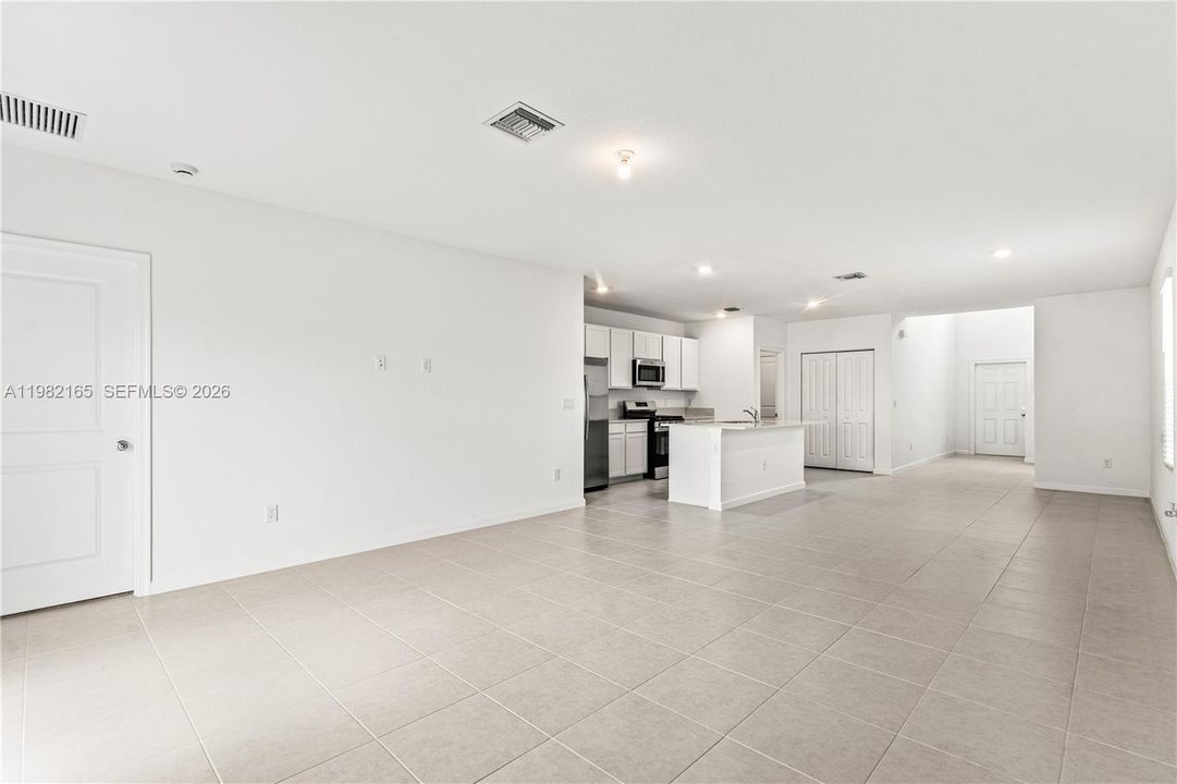 В аренду: $2,990 (5 спален, 2 ванн, 2326 Квадратных фут)