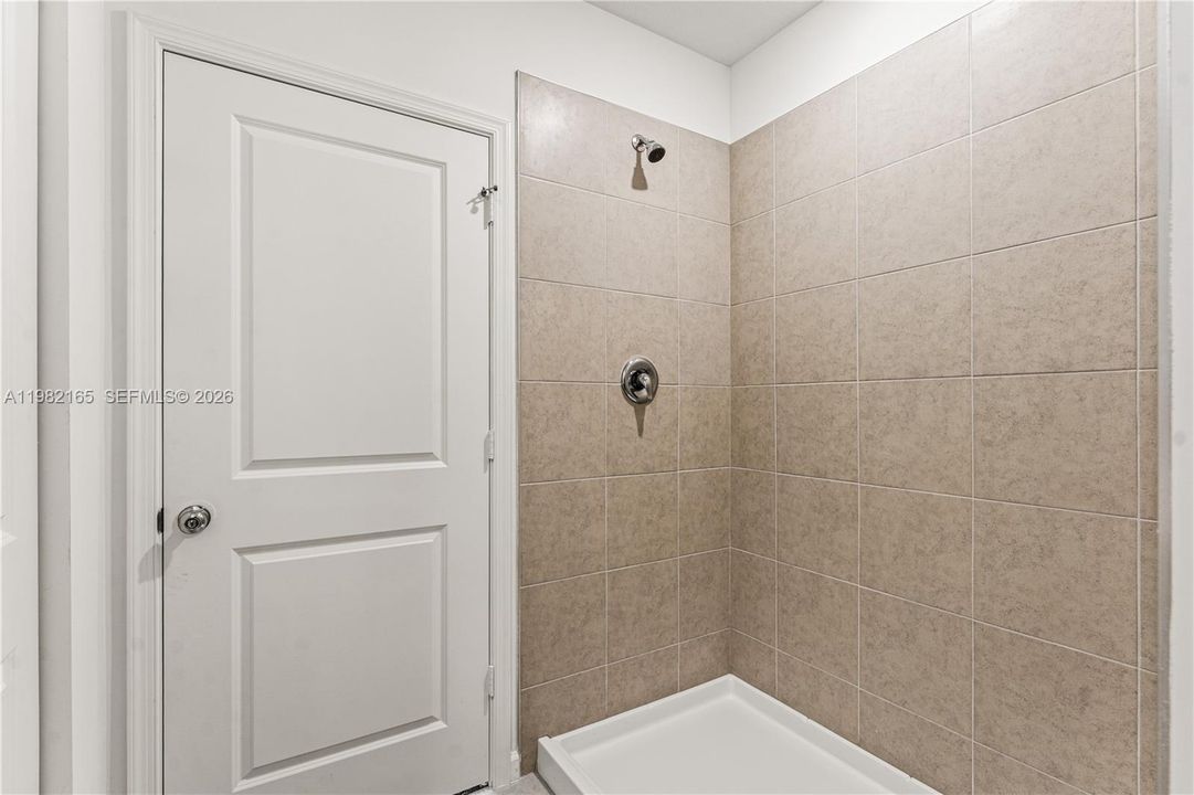 В аренду: $2,990 (5 спален, 2 ванн, 2326 Квадратных фут)
