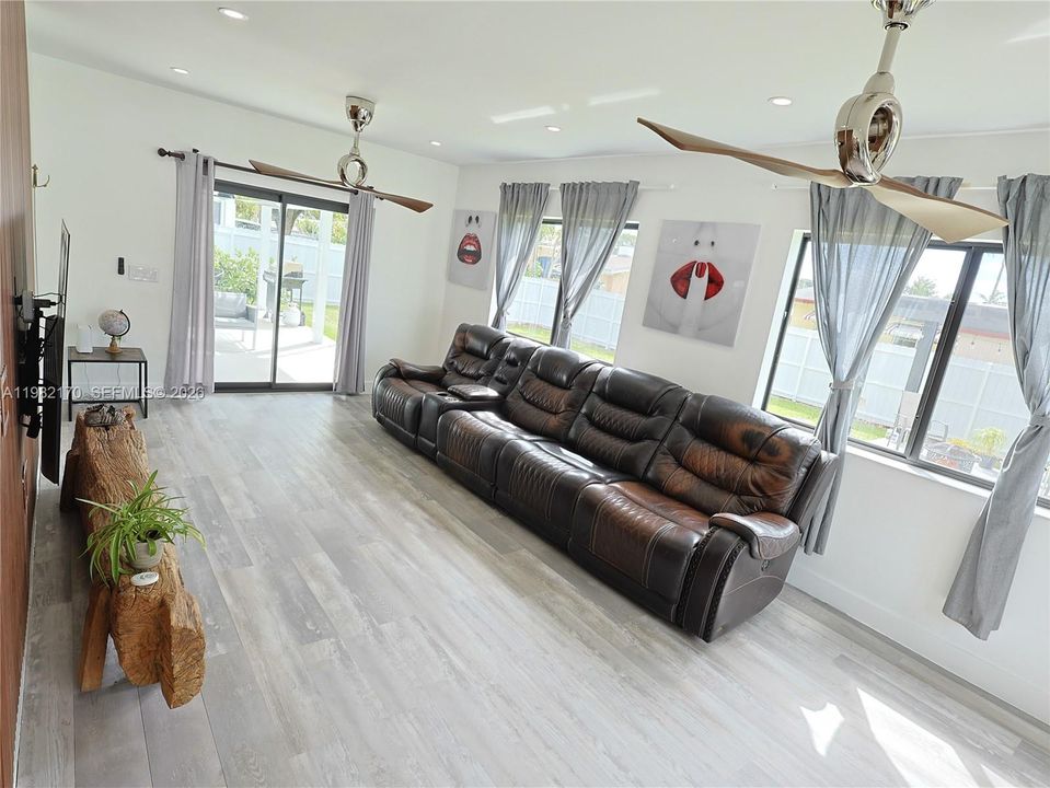 На продажу: $629,900 (3 спален, 2 ванн, 0 Квадратных фут)