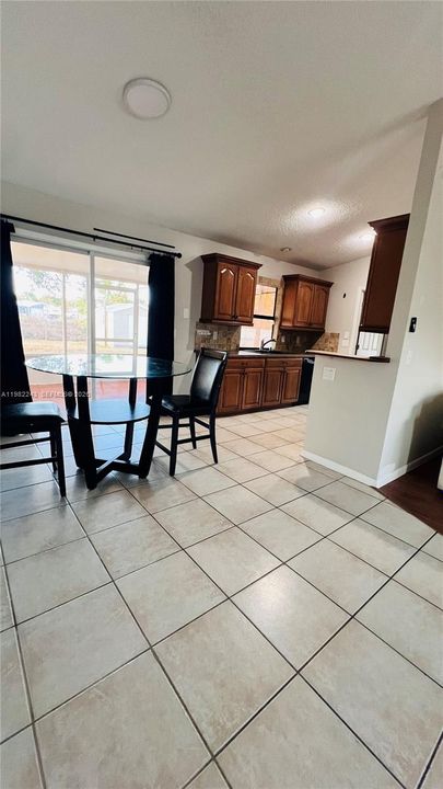 For Rent: $2,100 (2 beds, 2 baths, 960 Square Feet)