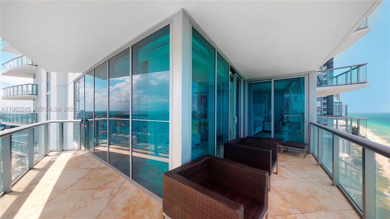 Recently Sold: $2,985,000 (4 beds, 4 baths, 2394 Square Feet)