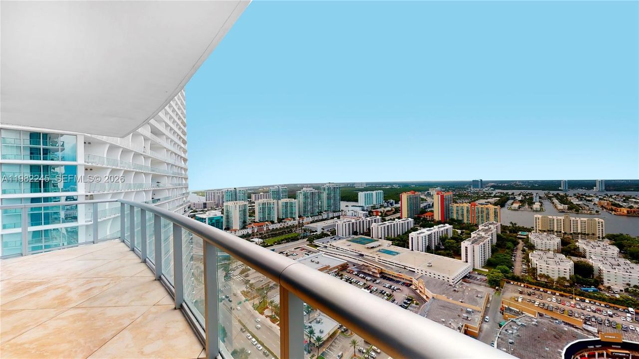 Recently Sold: $2,985,000 (4 beds, 4 baths, 2394 Square Feet)