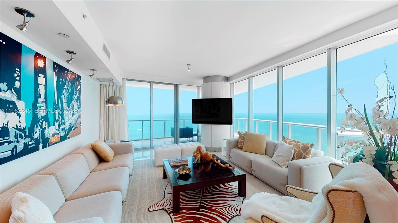 Recently Sold: $2,985,000 (4 beds, 4 baths, 2394 Square Feet)