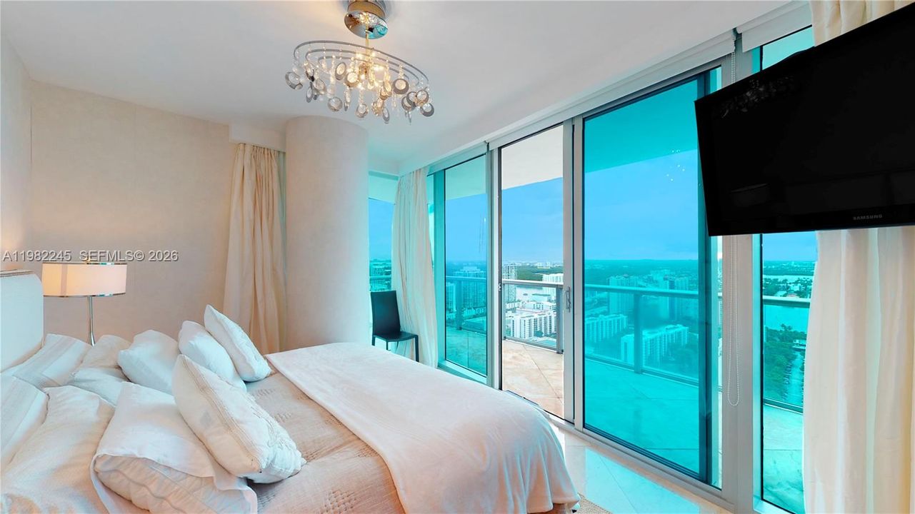 Recently Sold: $2,985,000 (4 beds, 4 baths, 2394 Square Feet)