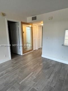 For Sale: $125,000 (1 beds, 1 baths, 770 Square Feet)