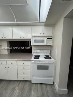 For Sale: $125,000 (1 beds, 1 baths, 770 Square Feet)