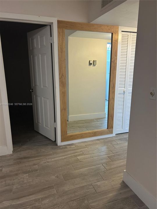 For Sale: $125,000 (1 beds, 1 baths, 770 Square Feet)