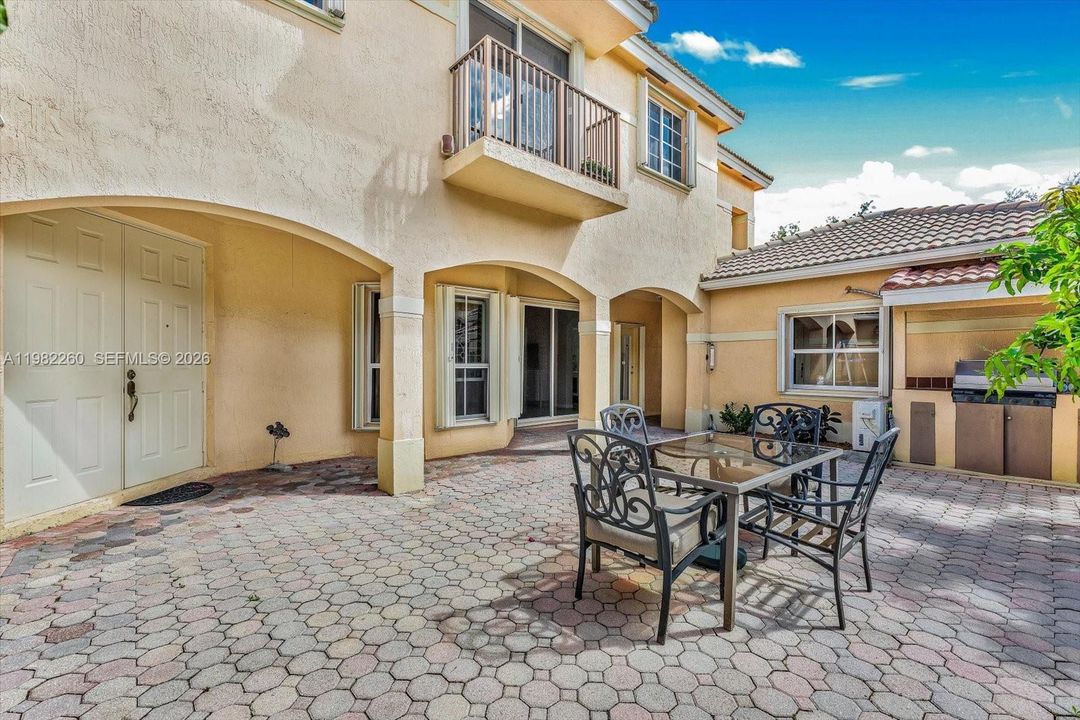 For Sale: $849,000 (4 beds, 3 baths, 2413 Square Feet)