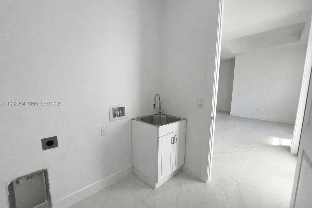 Vendido Recientemente: $514,999 (4 camas, 2 baños, 1616 Pies cuadrados)