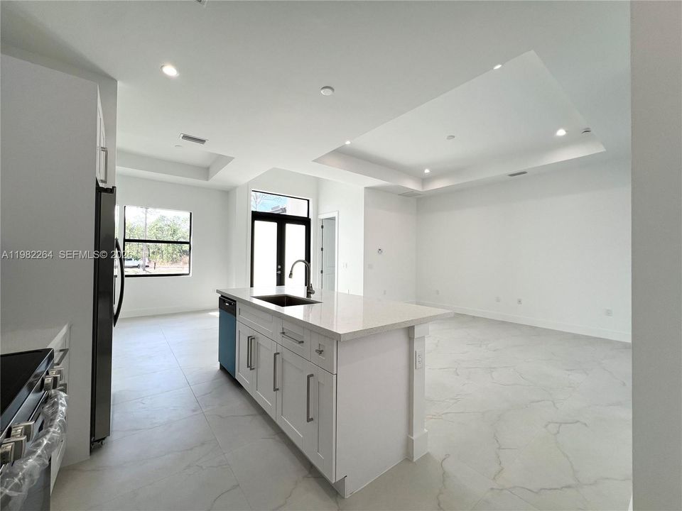 Vendido Recientemente: $514,999 (4 camas, 2 baños, 1616 Pies cuadrados)