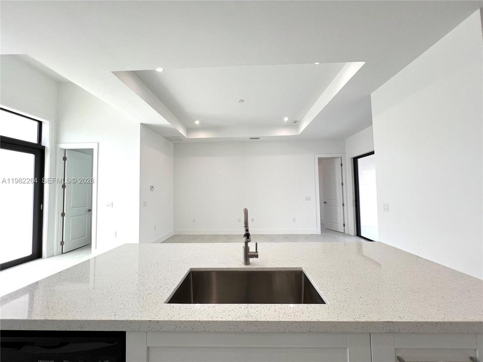 Vendido Recientemente: $514,999 (4 camas, 2 baños, 1616 Pies cuadrados)