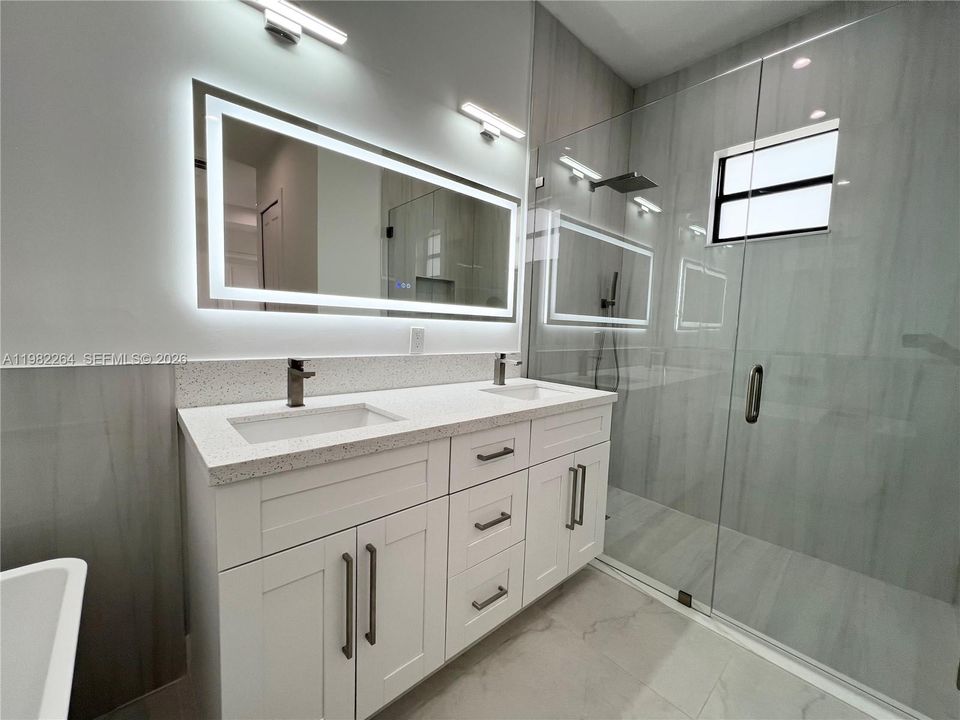 Vendido Recientemente: $514,999 (4 camas, 2 baños, 1616 Pies cuadrados)