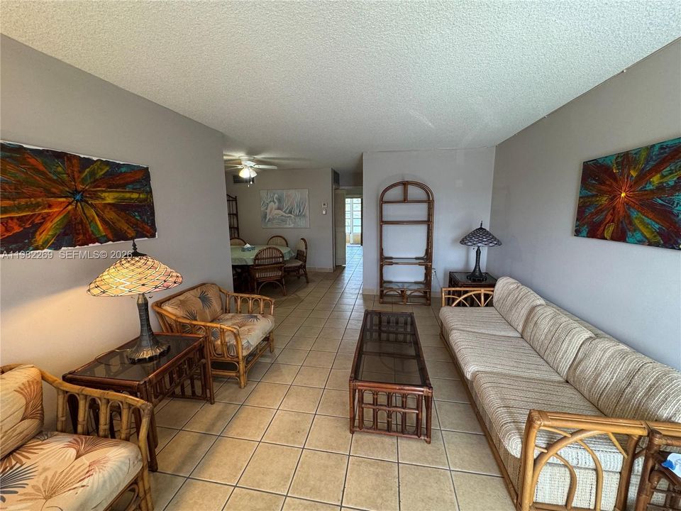Active With Contract: $110,000 (1 beds, 1 baths, 691 Square Feet)