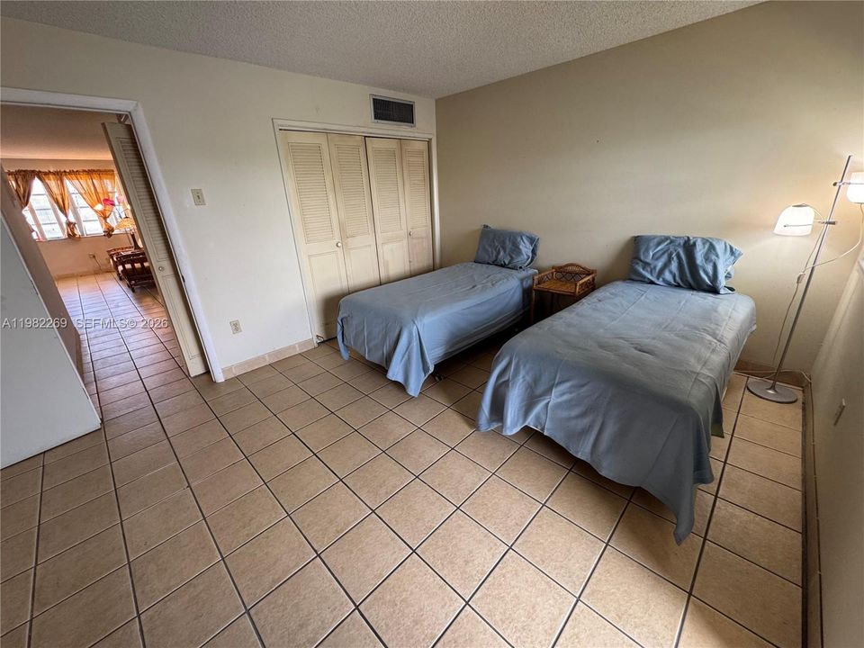 Active With Contract: $110,000 (1 beds, 1 baths, 691 Square Feet)