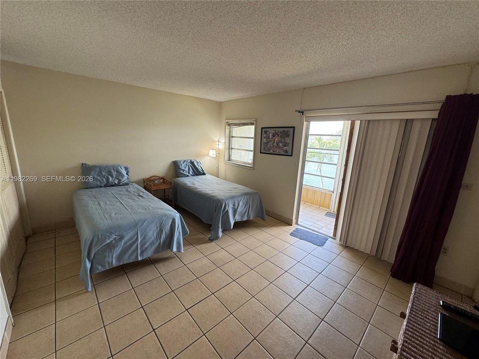 Active With Contract: $110,000 (1 beds, 1 baths, 691 Square Feet)