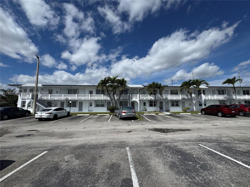 Active With Contract: $110,000 (1 beds, 1 baths, 691 Square Feet)