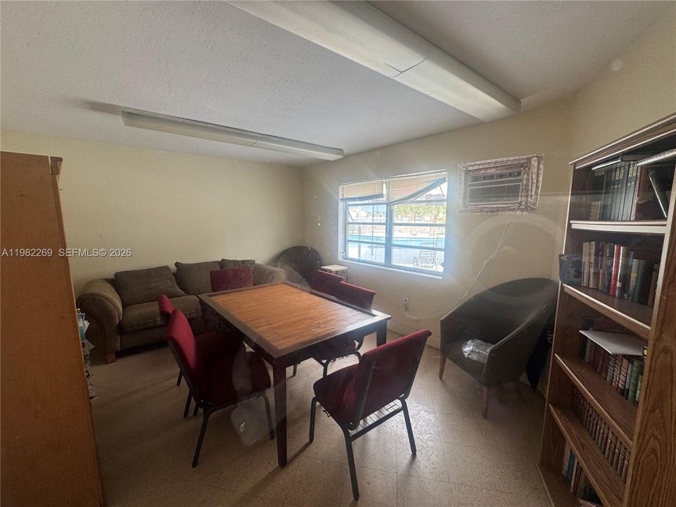 Active With Contract: $110,000 (1 beds, 1 baths, 691 Square Feet)
